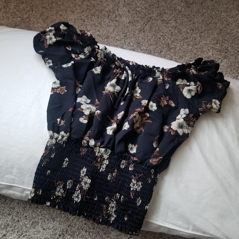NWT Papaya floral top